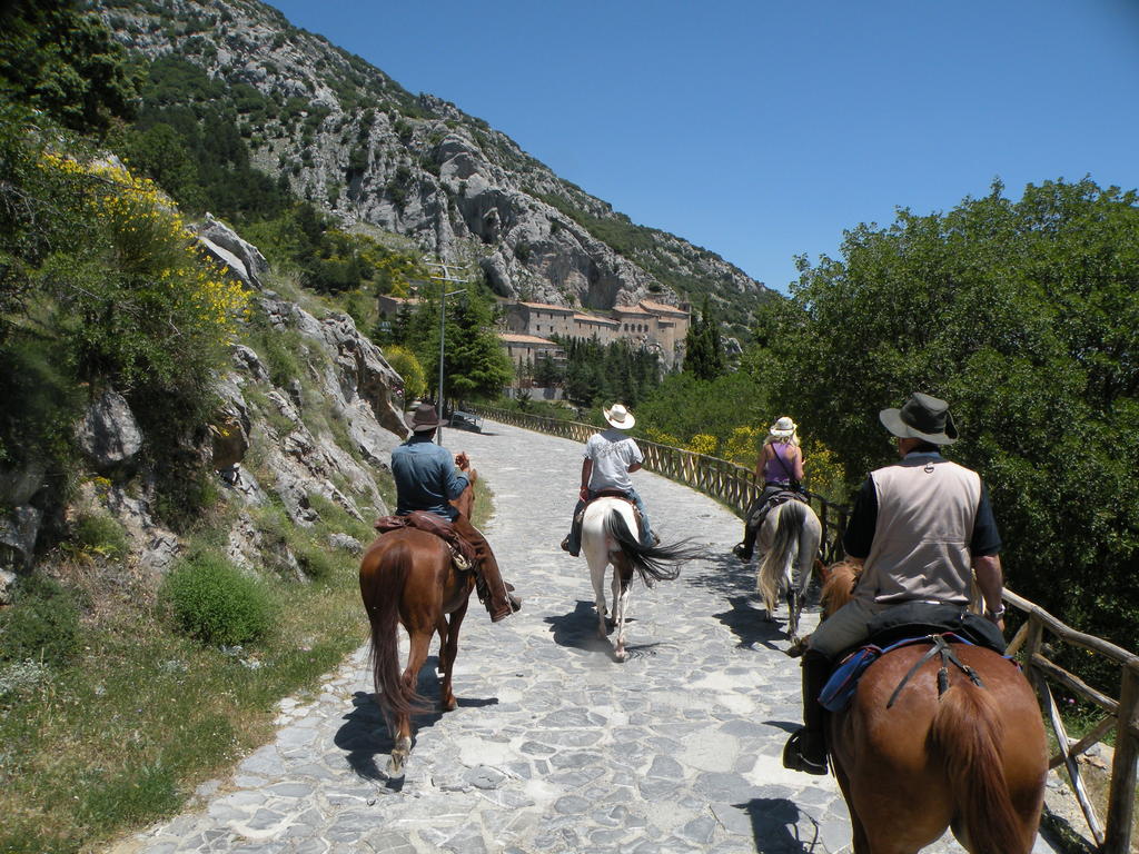 مبيت وإفطار Frascineto Montagne Rocciose المظهر الخارجي الصورة